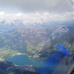 Flugwegposition um 13:23:42: Aufgenommen in der Nähe von Gemeinde Piesendorf, 5721 Piesendorf, Österreich in 2984 Meter